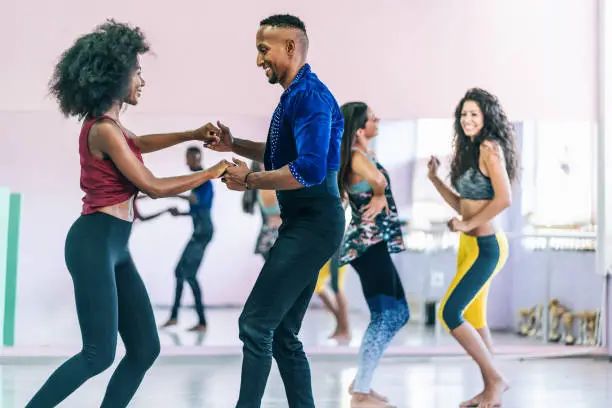 Bailes latinos: Salsa, Bachata, Cumbia y Merengue